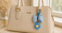 Load image into Gallery viewer, Smile Daisy Keychain
