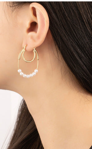 Brass Layer Oval Pearl Hoop Earrings