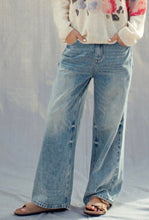 Load image into Gallery viewer, Classic Vintage Wide Leg Jean