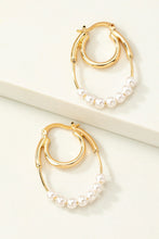 Load image into Gallery viewer, Brass Layer Oval Pearl Hoop Earrings