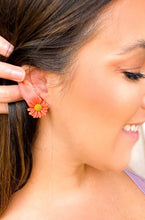 Load image into Gallery viewer, Daisy Stud Earrings