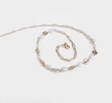 Load image into Gallery viewer, Perla Pearl &amp; Oval Chain Link Necklace