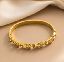 Load image into Gallery viewer, Rhea Buckle Gold Bangle