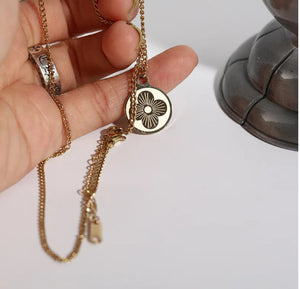 Val Clover Gold Necklace
