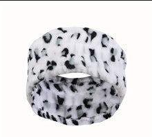 Load image into Gallery viewer, Leopard Spa Headband with Clips