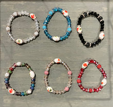 Load image into Gallery viewer, White Flower Bead Bracelet