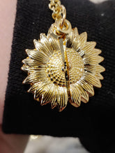 Load image into Gallery viewer, Sunflower Necklace Gold/Silver