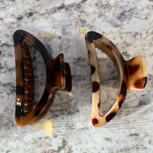 Load image into Gallery viewer, Leopard 3.5” Hair Claw Clip