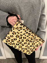 Load image into Gallery viewer, Panache Large Leopard Clutch