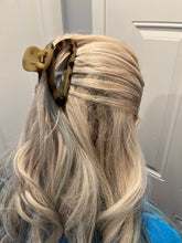 Load image into Gallery viewer, Leopard 3.5” Hair Claw Clip