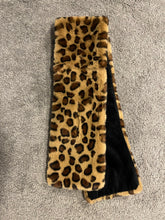 Load image into Gallery viewer, Leopard Faux Fur Scarf